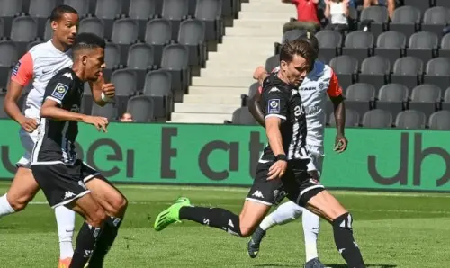 Un giocatore dell'Angers guadagna 150.000 euro al mese senza scendere in campo