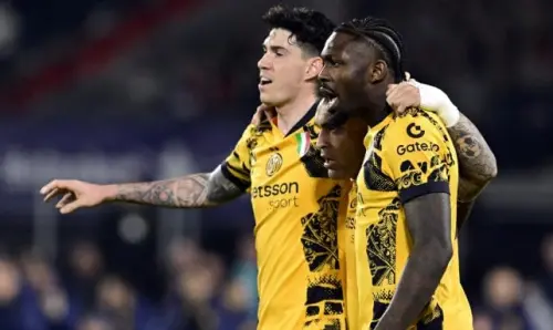 Marcus Thuram difende Kylian Mbappé