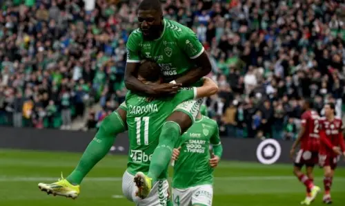 I tifosi dell'ASSE protestano contro la dissoluzione dei gruppi ultras