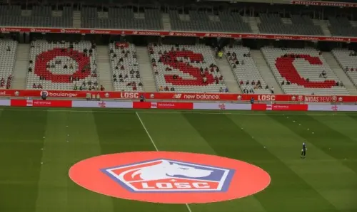 Lille - Lens: grande bagarre con il tifo dei Dogues prima del derby