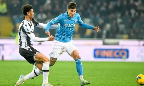 Serie A: il Napoli batte l'AC Milan e rimane in corsa per l'Inter