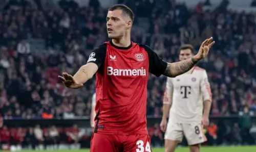 Bayer Leverkusen: scontro tra Granit Xhaka e un tifoso