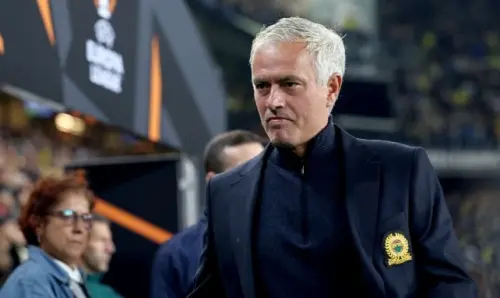 Il Fenerbahçe difende Mourinho e prende in giro l'allenatore del Galatasaray