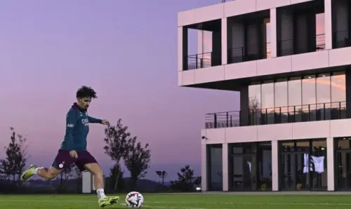 Coppa del Mondo per Club 2025: il trofeo svelato al Campus PSG