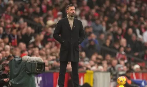 Leicester: la scelta drastica di Ruud van Nistelrooy