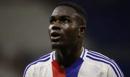 L'Olympique Lione teme un grave infortunio per Ernest Nuamah