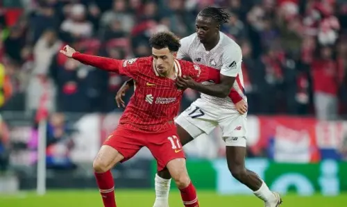 Liverpool: la risposta ironica di Curtis Jones a un fan burlone