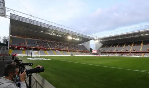 Lens: i Sang et Or espongono uno striscione per sostenere i tifosi del Saint-Étienne